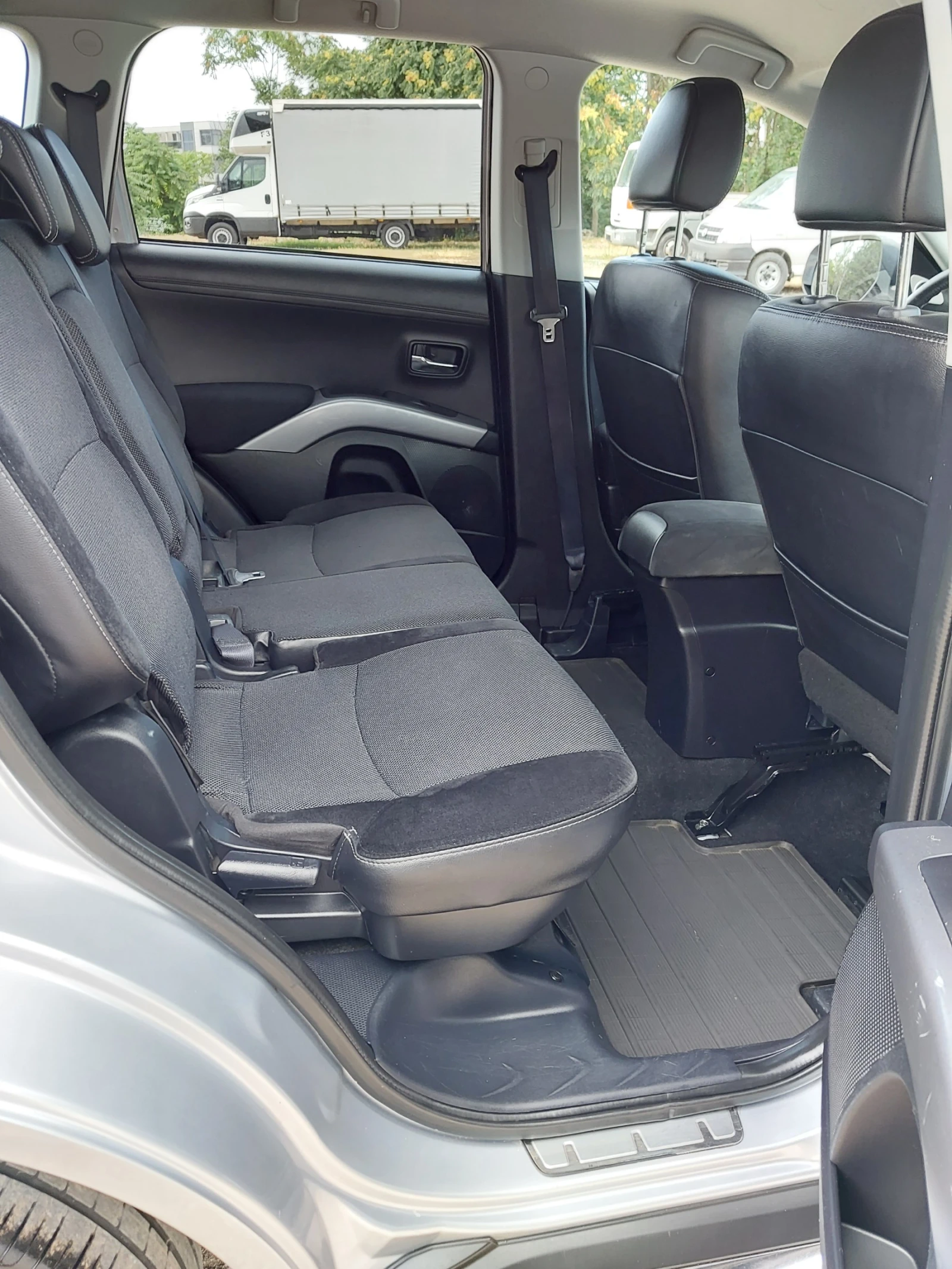 Mitsubishi Outlander 2.2- 152кс. Автоматик, 4х4, снимка 9 - Автомобили и джипове - 55902636