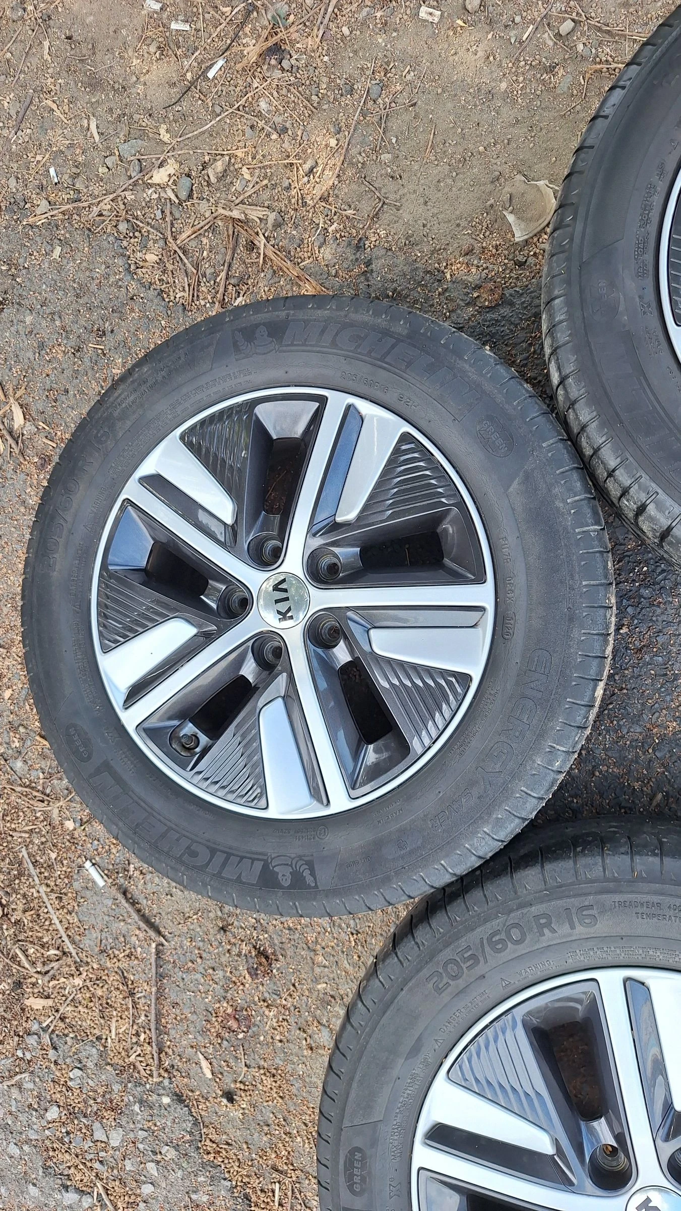 Гуми с джанти Michelin 205/60R16, снимка 4 - Гуми и джанти - 55658756