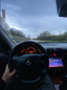 Mercedes-Benz C 200, снимка 3