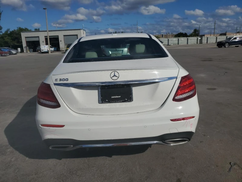 Mercedes-Benz E 300 AMG* BURMESTER* SUNROOF* DISTRONIC* КАМЕРА* !!!, снимка 4 - Автомобили и джипове - 48251381