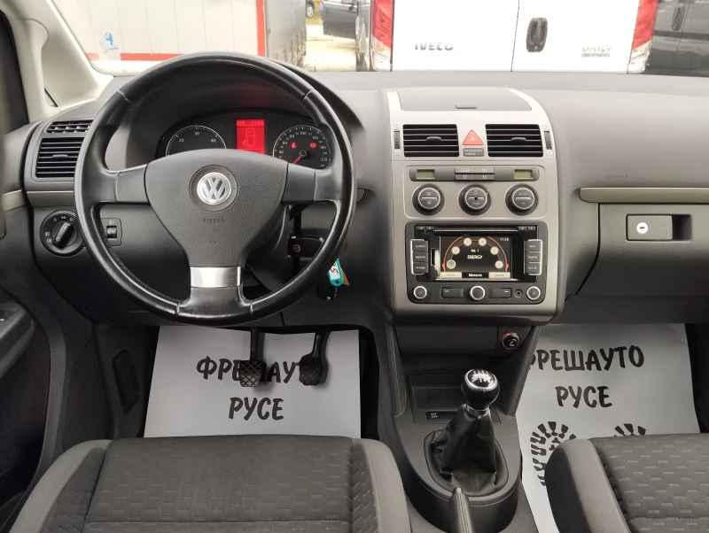 VW Touran 1.9tdi Navi, снимка 9 - Автомобили и джипове - 48332576