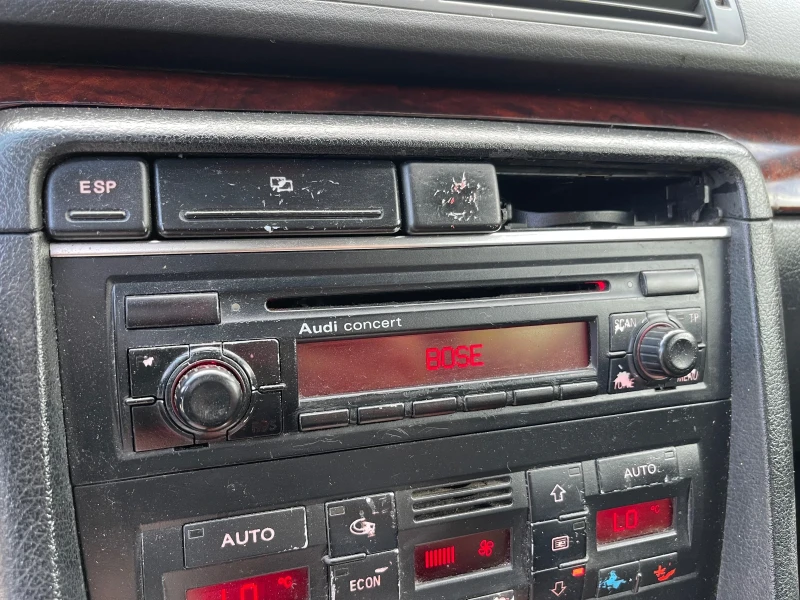 Audi A4 3.0i V6 БЕНЗИН АВТОМАТИК РЕГИСТРИРАН ОБСЛУЖЕН, снимка 12 - Автомобили и джипове - 52366300