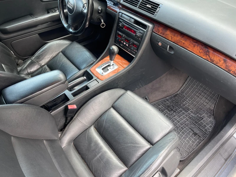 Audi A4 3.0i V6 БЕНЗИН АВТОМАТИК РЕГИСТРИРАН ОБСЛУЖЕН, снимка 10 - Автомобили и джипове - 52366300