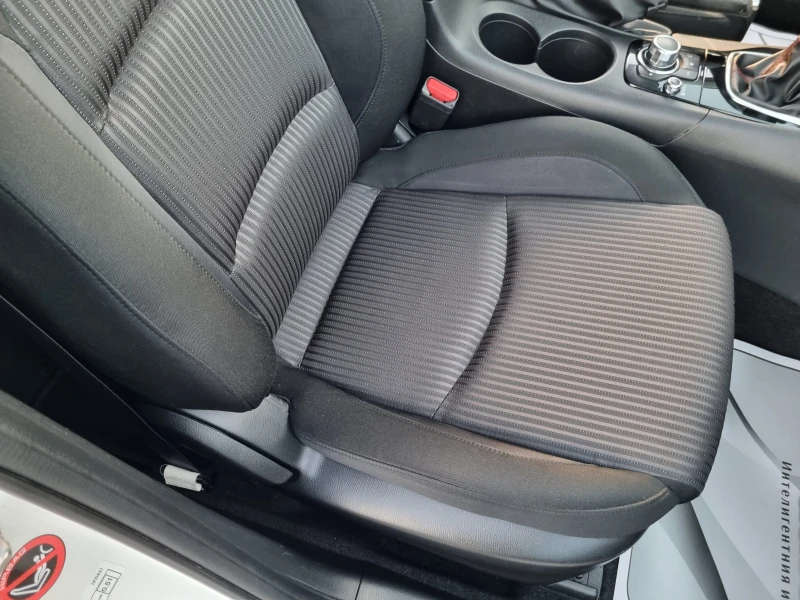 Mazda 3 2.2D-150кс 6 ск * СЕРВИЗНА ИСТОРИЯ!, снимка 13 - Автомобили и джипове - 52145573