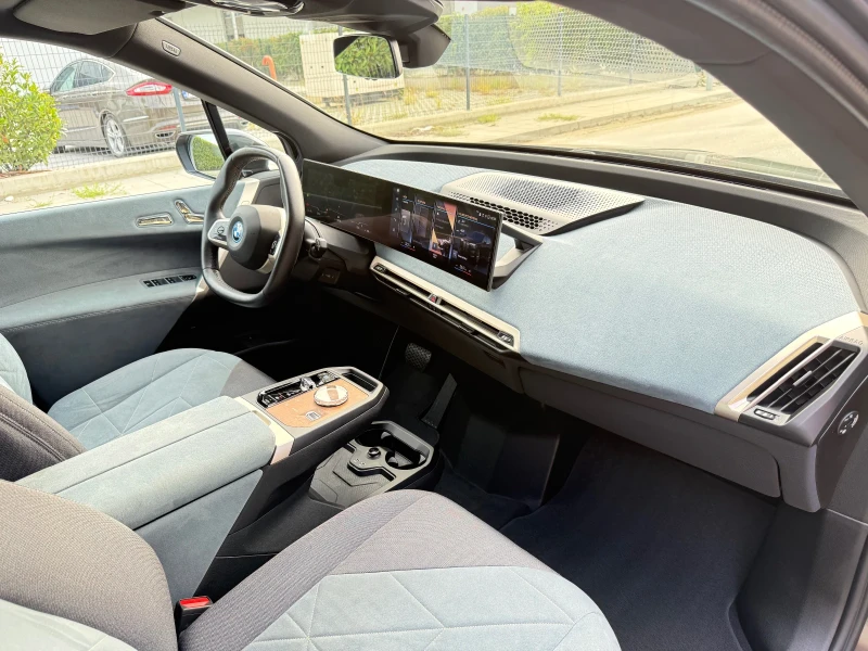 BMW iX 40 xDrive/326HP/LASER/360/HarmanKardon/HeadUP/, снимка 8 - Автомобили и джипове - 53019136
