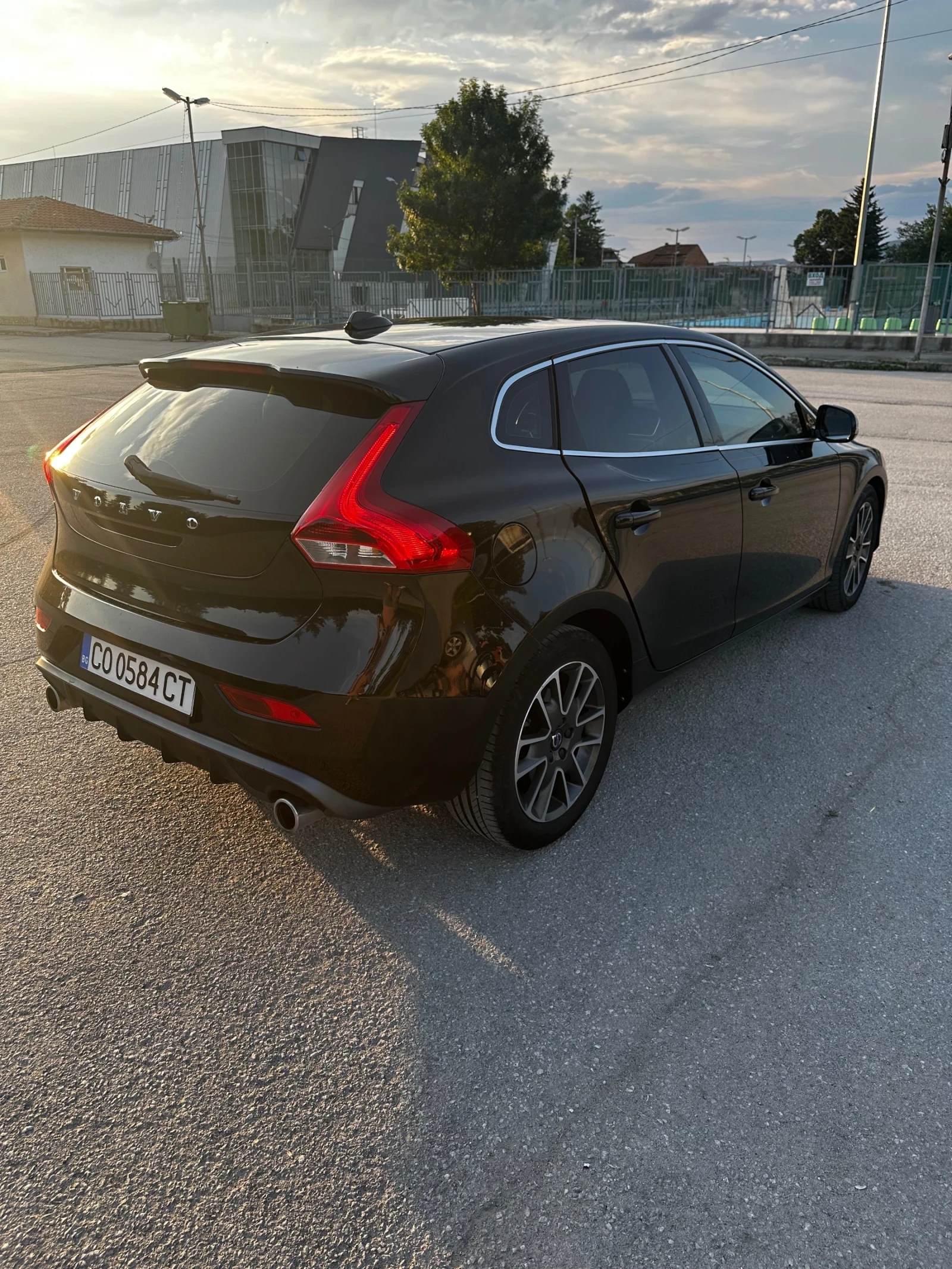 Volvo V40  - изображение 3