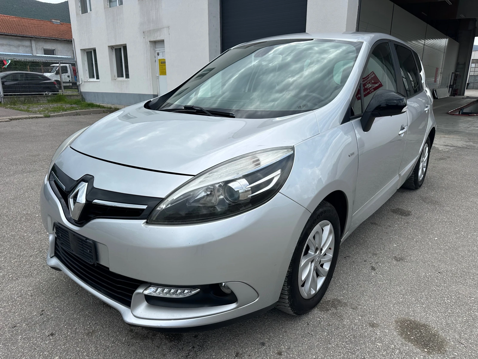 Renault Scenic 1.5dCi Face lift Limited Design Италия - изображение 3