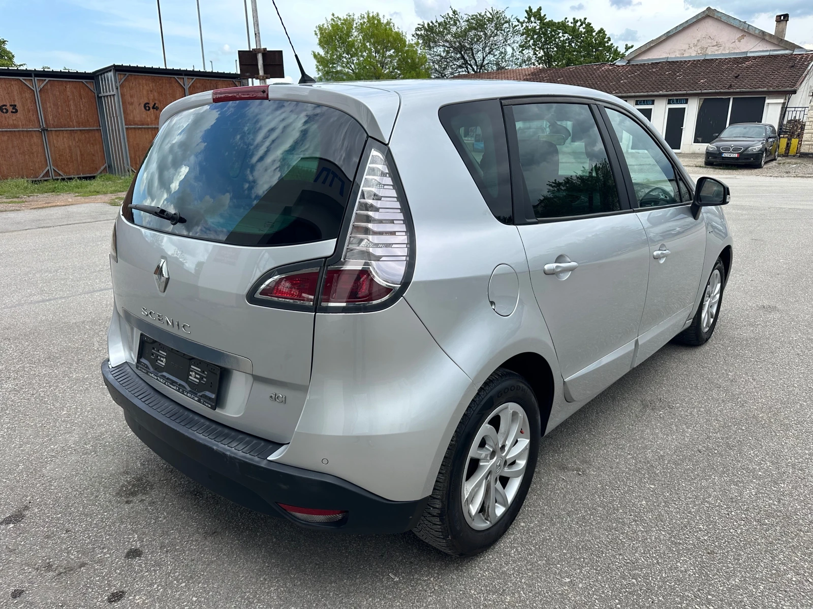 Renault Scenic 1.5dCi Face lift Limited Design Италия - изображение 7