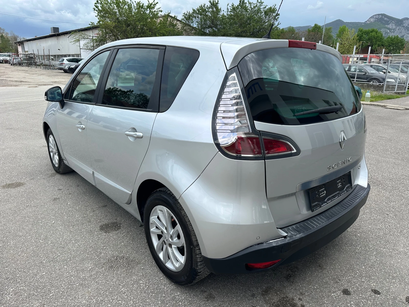 Renault Scenic 1.5dCi Face lift Limited Design Италия - изображение 5