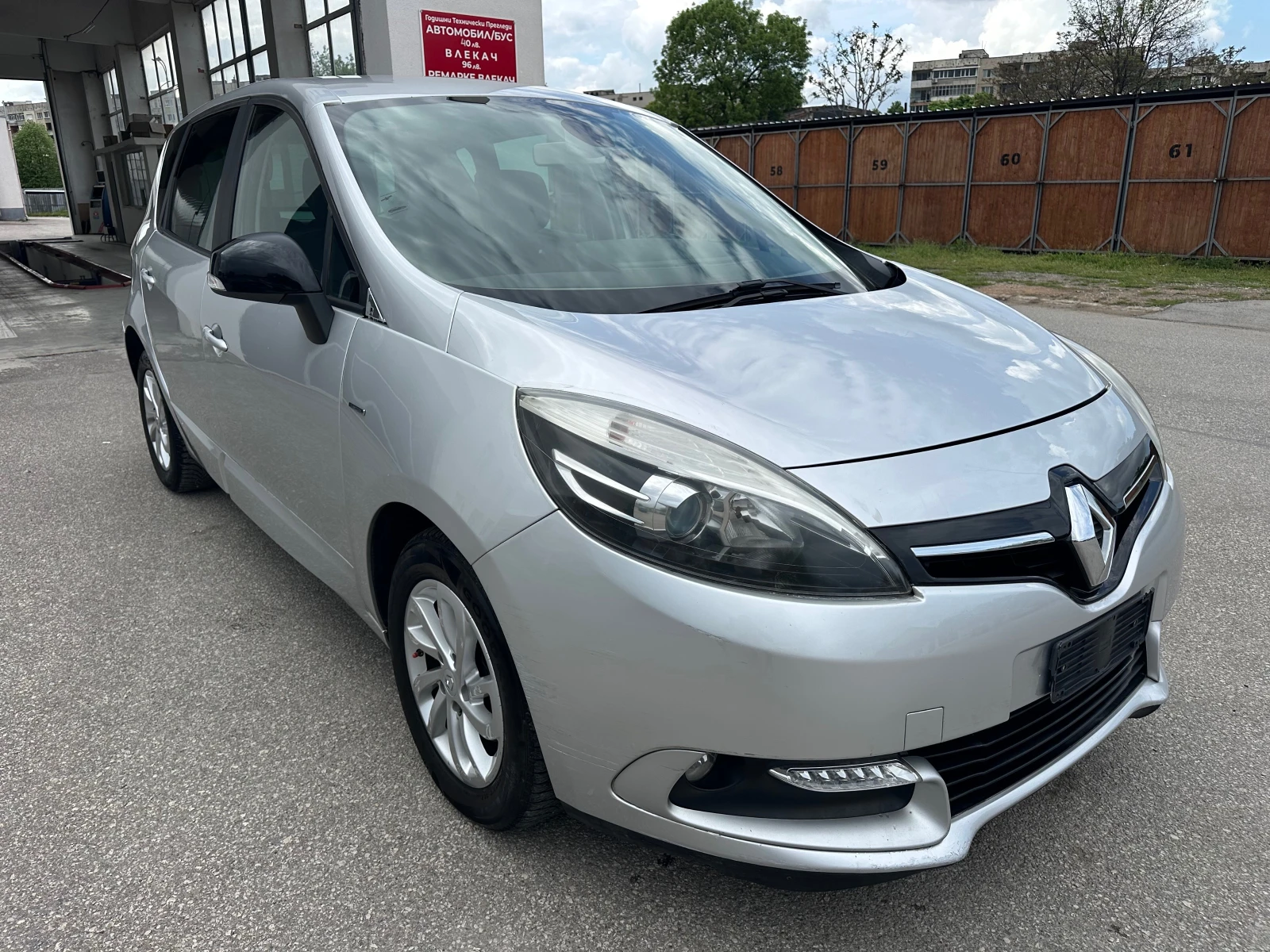 Renault Scenic 1.5dCi Face lift Limited Design Италия - изображение 9