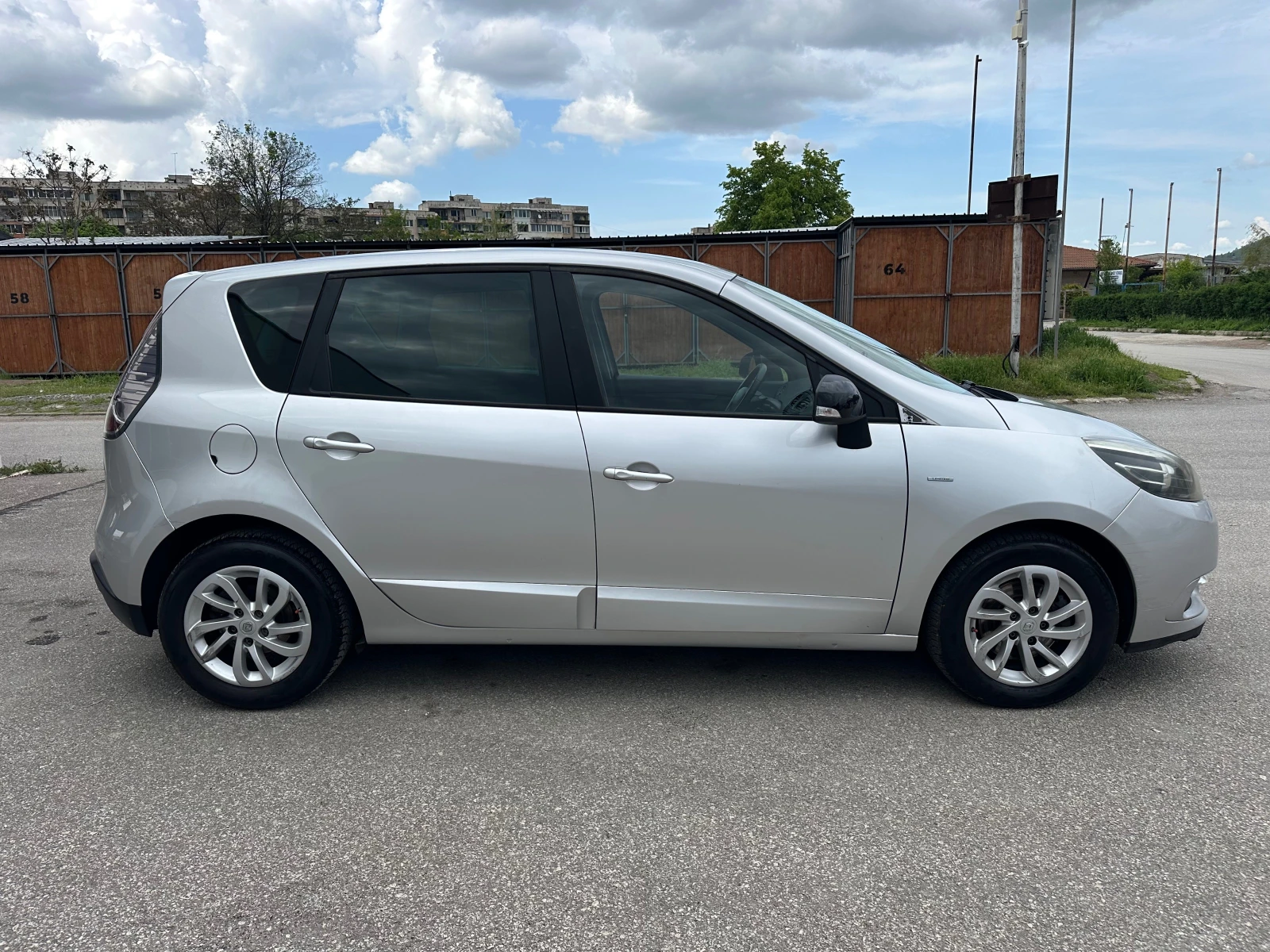 Renault Scenic 1.5dCi Face lift Limited Design Италия - изображение 8