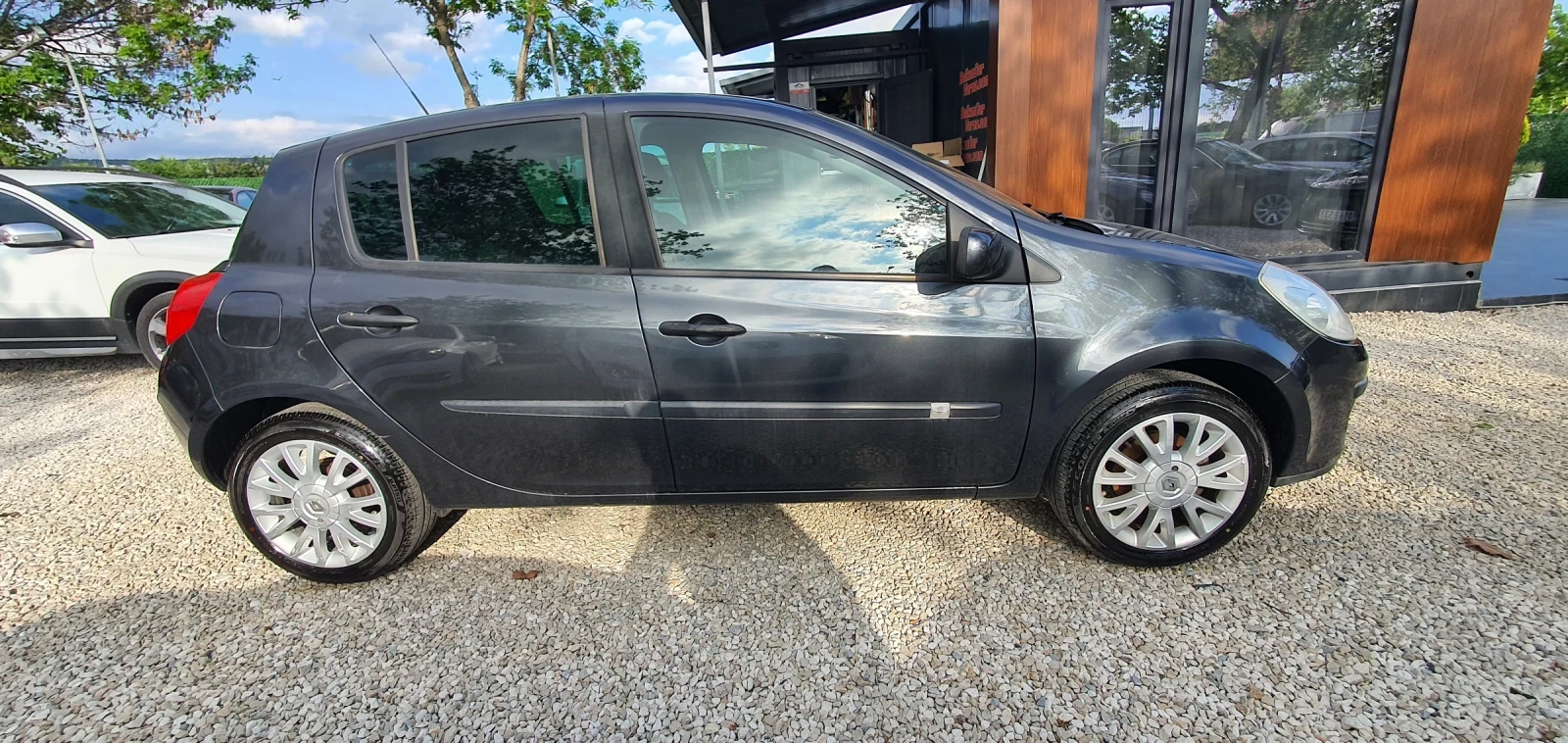 Renault Clio 1.2 16V 75хил.км.с ел.проблем - изображение 6