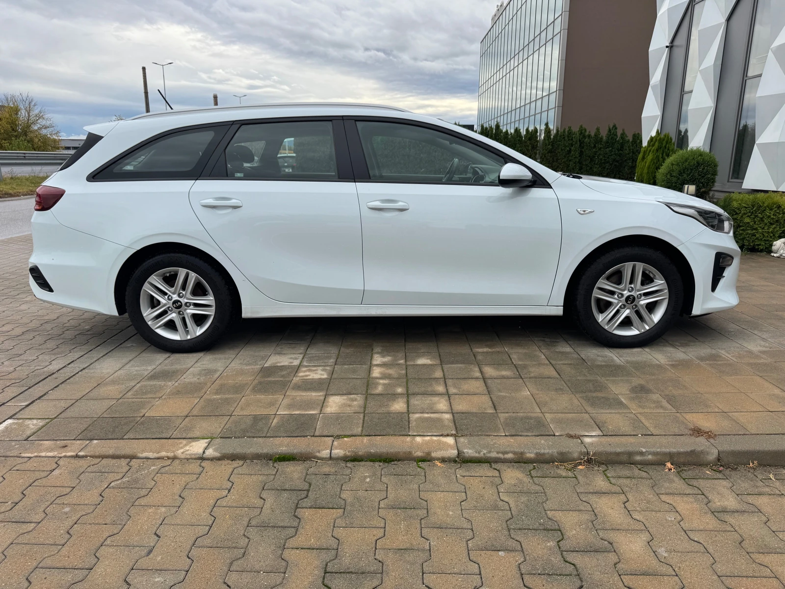 Kia Ceed 1.4-С.КНИЖКА-LANE-ASIST-АВТОПИЛОТ - изображение 4