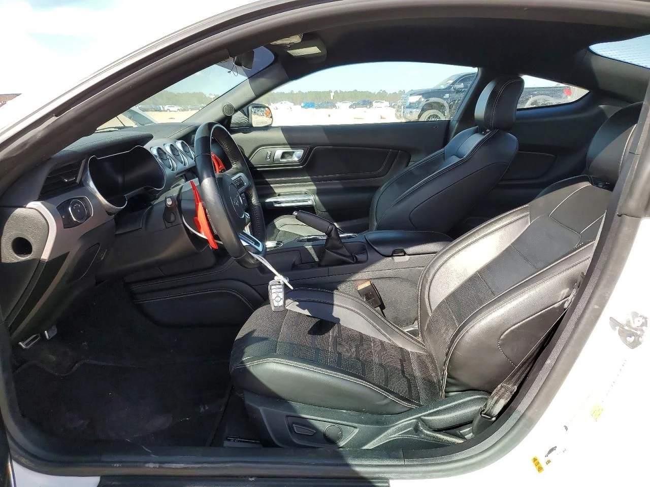 Ford Mustang  - изображение 7