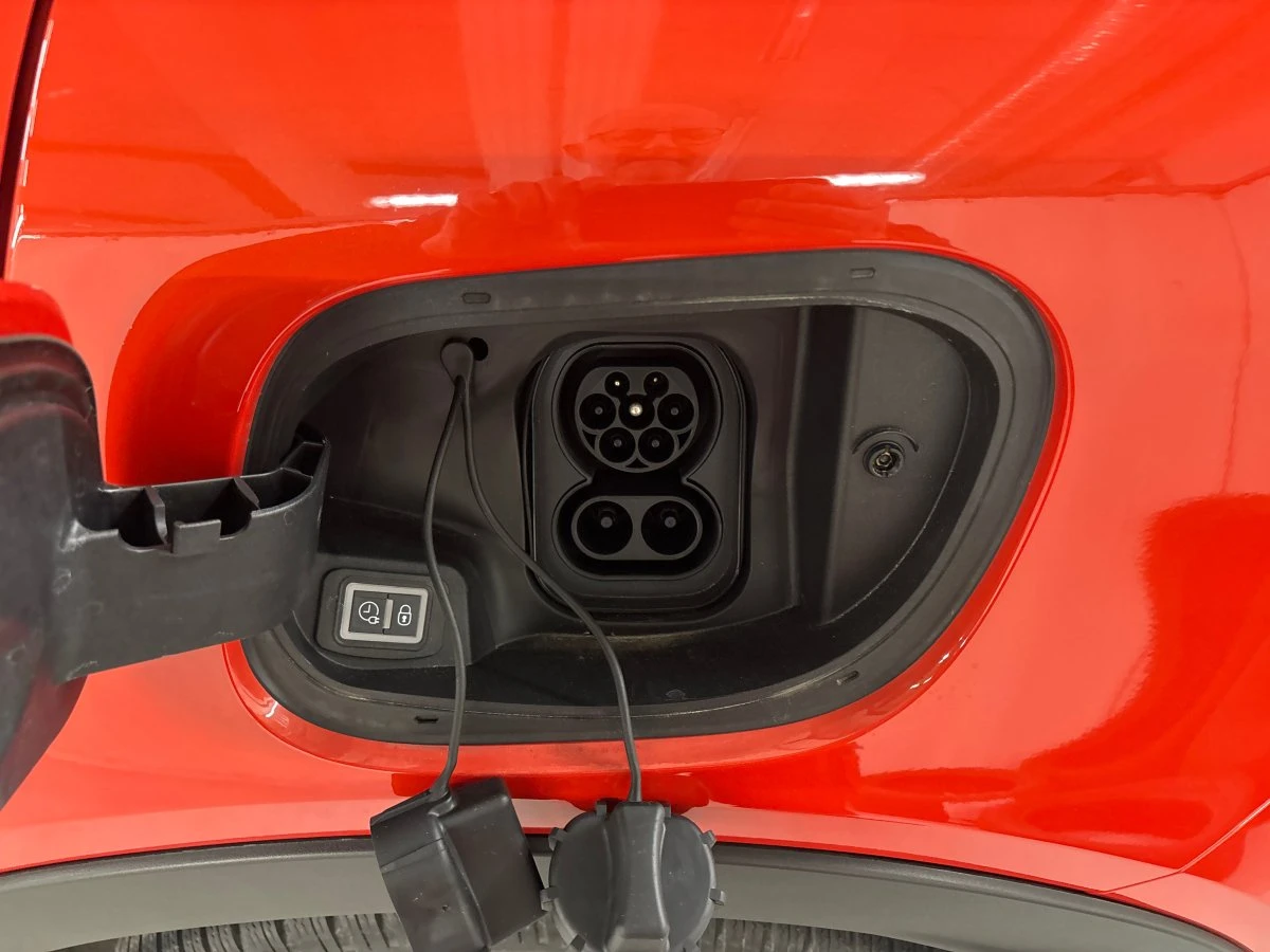 Fiat 600e La Prima 1450 км CCS 54kWh, снимка 8 - Автомобили и джипове - 53923881