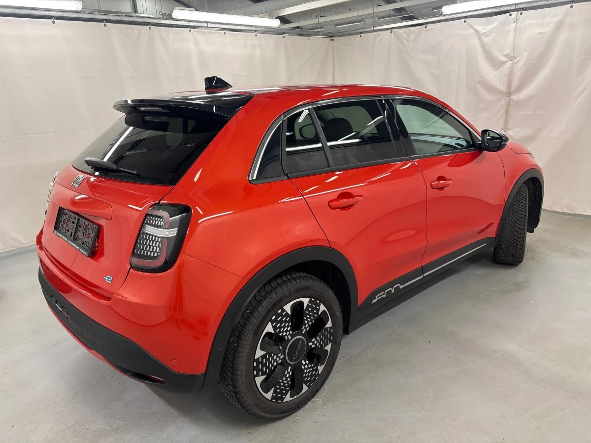 Fiat 600e La Prima 1450 км CCS 54kWh, снимка 16 - Автомобили и джипове - 53923881