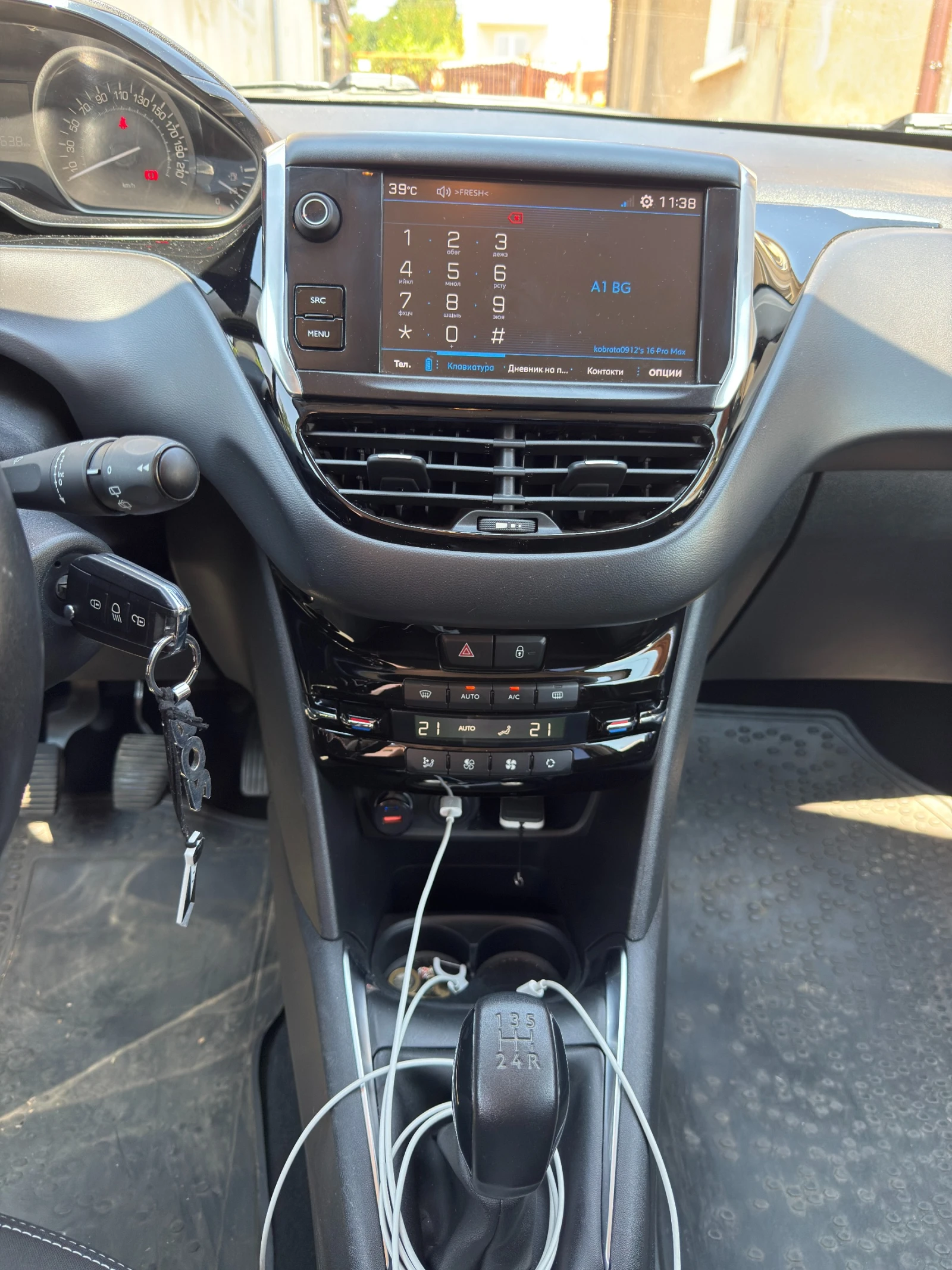 Peugeot 208 1.2 PureTech, снимка 8 - Автомобили и джипове - 55309534
