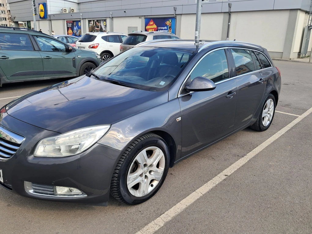 Opel Insignia Sports Tourer , снимка 13 - Автомобили и джипове - 55324236