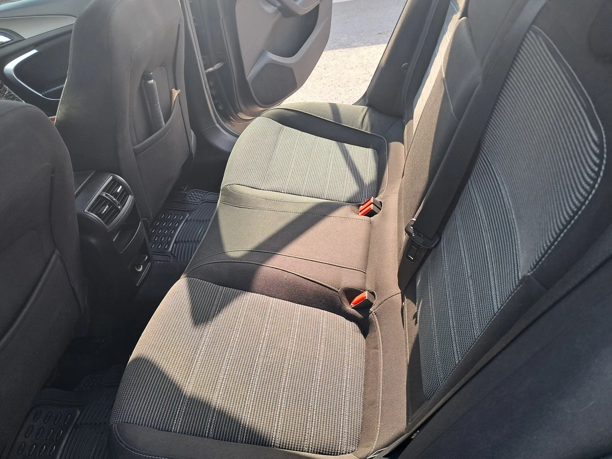 Opel Insignia Sports Tourer , снимка 9 - Автомобили и джипове - 55324236