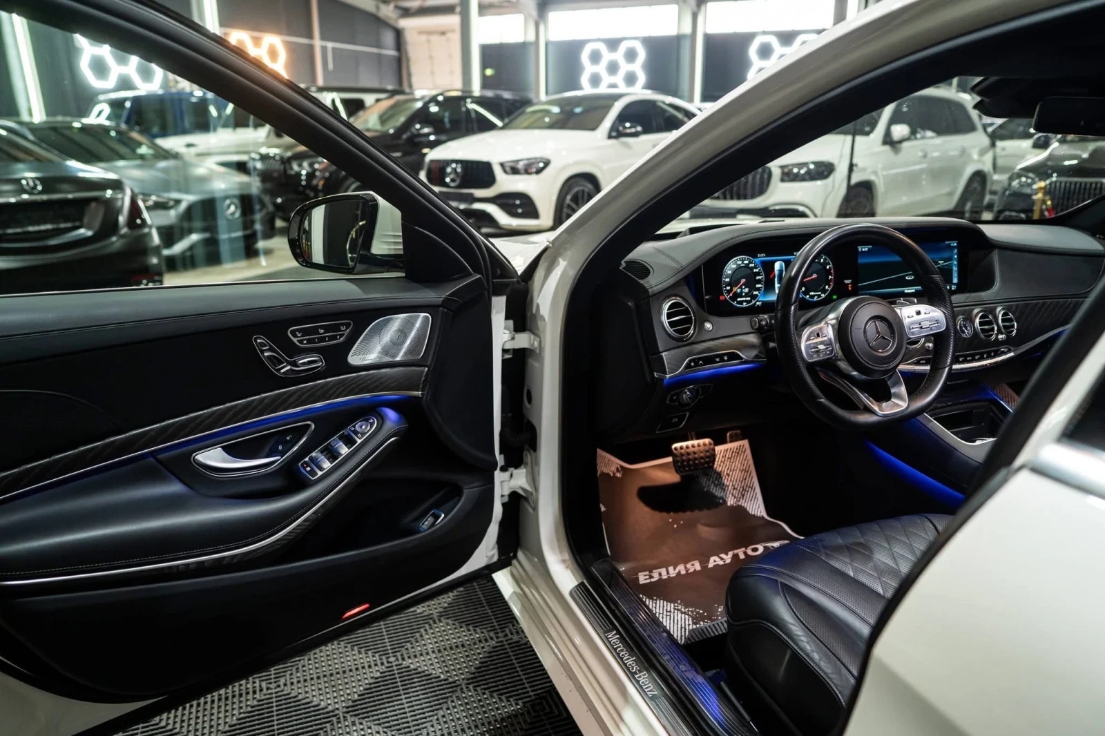 Mercedes-Benz S 560 LONG 4MATIC AMG LINE LED ПАНО BURM HUD ЛИЗИНГ 100%, снимка 10 - Автомобили и джипове - 55873652