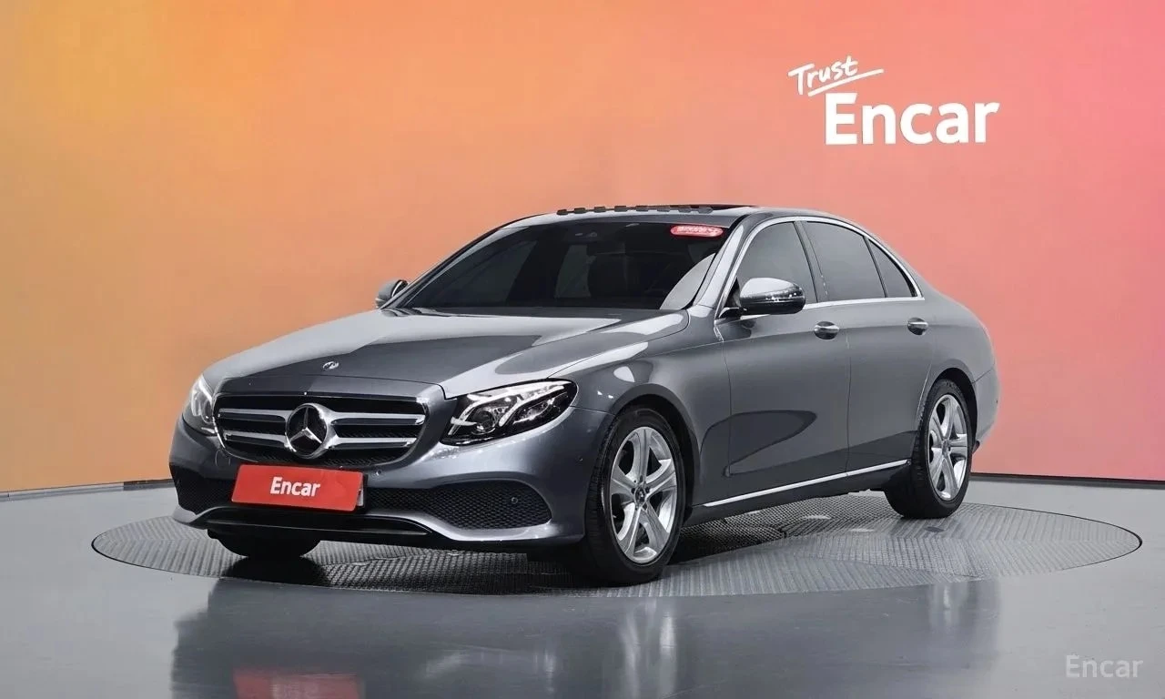 Mercedes-Benz E 200 AVANTGARDE| PANO| ПОДГРЕВИ| АМБИЕНТ| 
