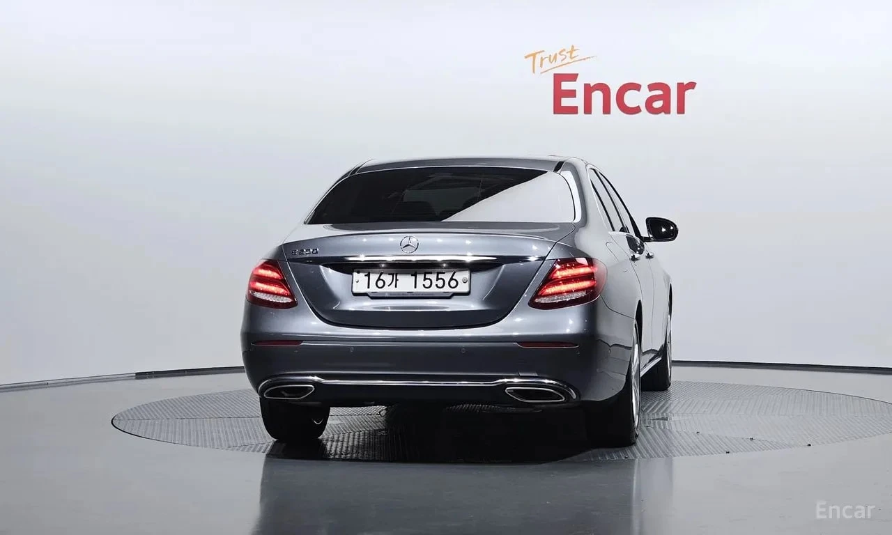 Mercedes-Benz E 200 AVANTGARDE| PANO| ПОДГРЕВИ| АМБИЕНТ| , снимка 4 - Автомобили и джипове - 55885315