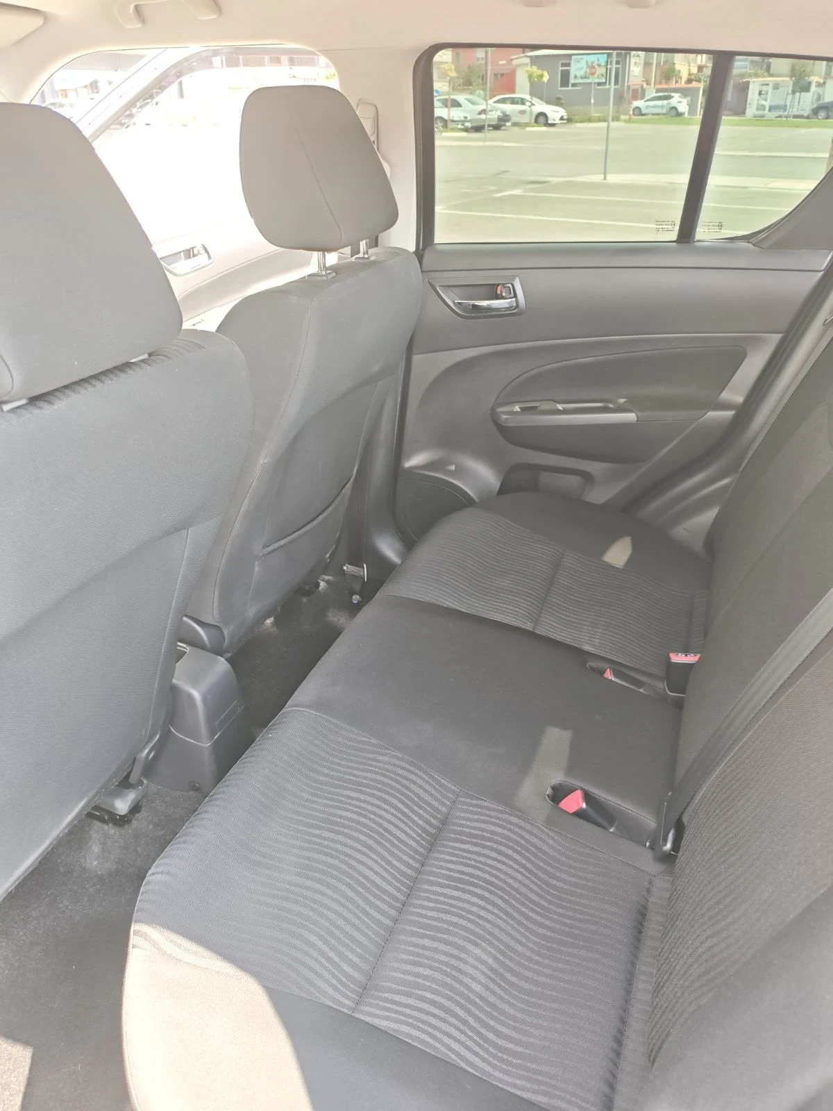 Suzuki Swift 1.3 ddis, снимка 6 - Автомобили и джипове - 55931659