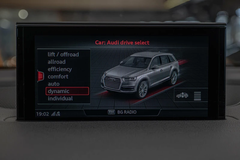 Audi SQ7 4.0TDI/HuD/Virtual/Night/Bose/Камера, снимка 14 - Автомобили и джипове - 51618858