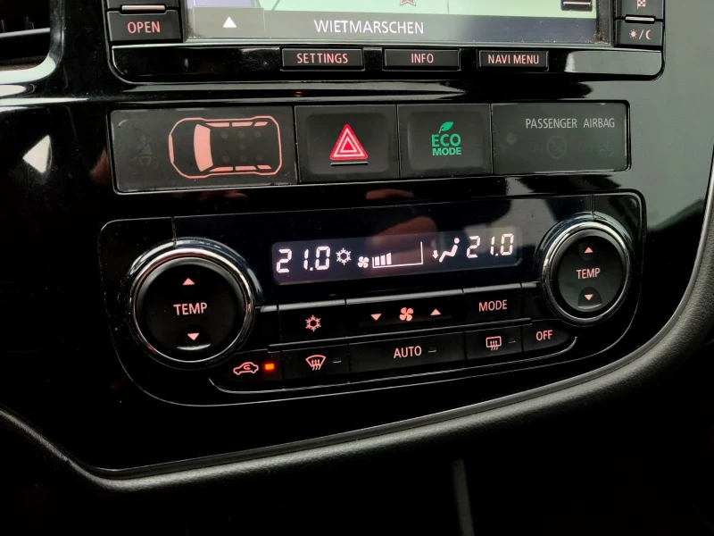 Mitsubishi Outlander 2, 2* 150* NAVI* CAM* КОЖА* XENON* KEYLESS* 18* 7М, снимка 12 - Автомобили и джипове - 53121956