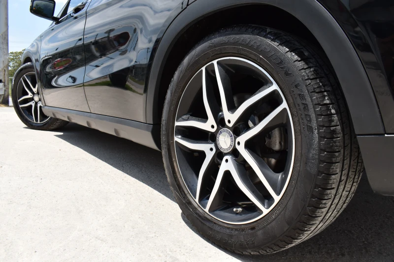 Mercedes-Benz GLA 220 SPORT-LINE* FULL-LED-FRONT-ASSIST* SWAROWSKI, снимка 2 - Автомобили и джипове - 53341744