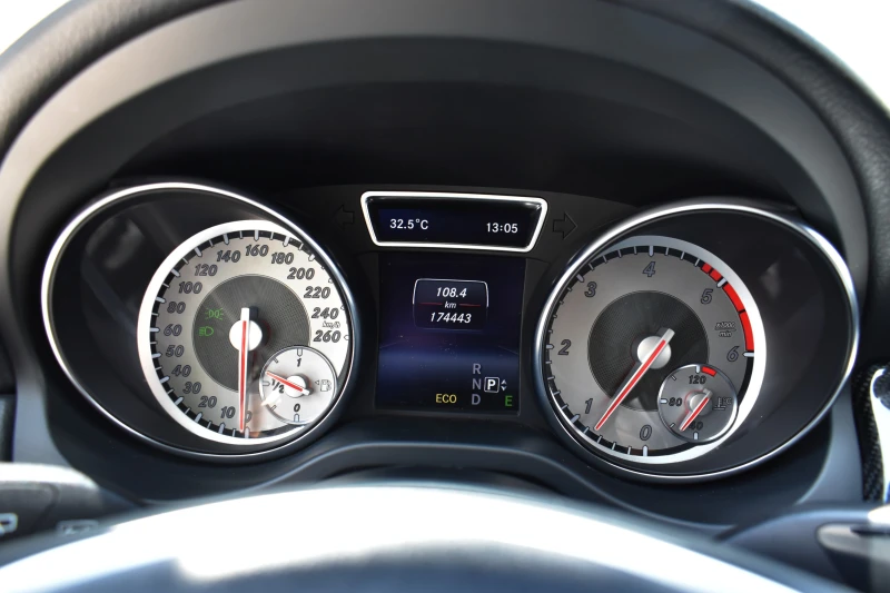 Mercedes-Benz GLA 220 SPORT-LINE* FULL-LED-FRONT-ASSIST* SWAROWSKI, снимка 17 - Автомобили и джипове - 53341744