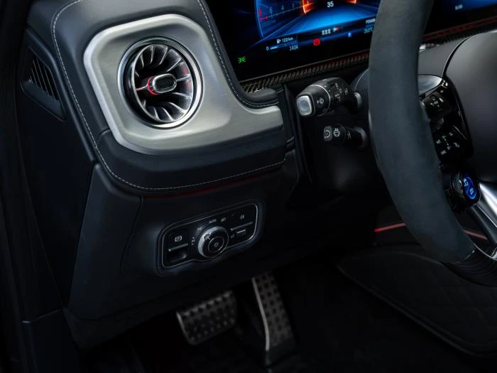 Mercedes-Benz G 63 AMG BURM* PANO* CARBON* 360CAM* HUD* ОБДУХВ* , снимка 12 - Автомобили и джипове - 56079206