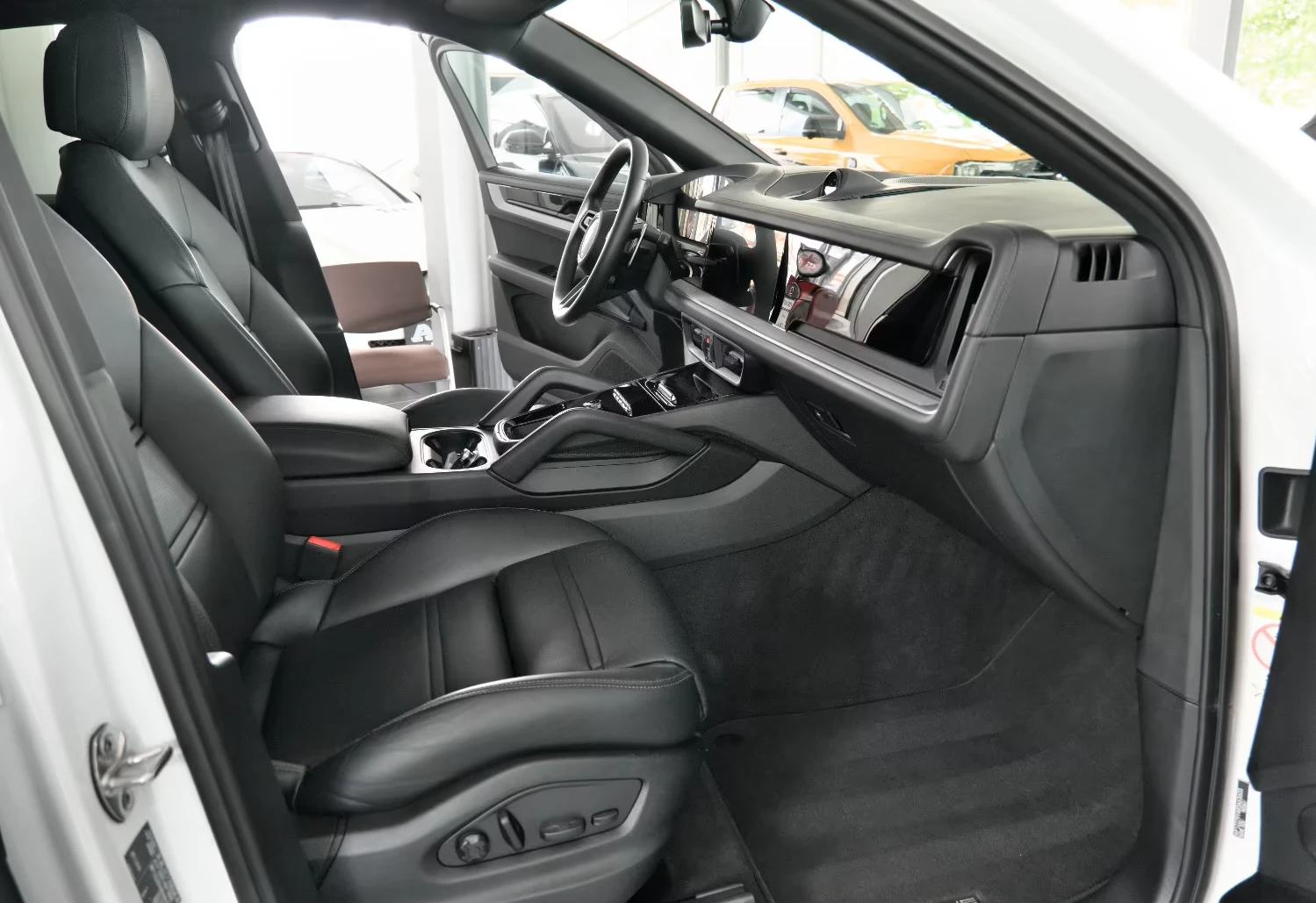 Porsche Cayenne Coupe E-Hybrid - изображение 4