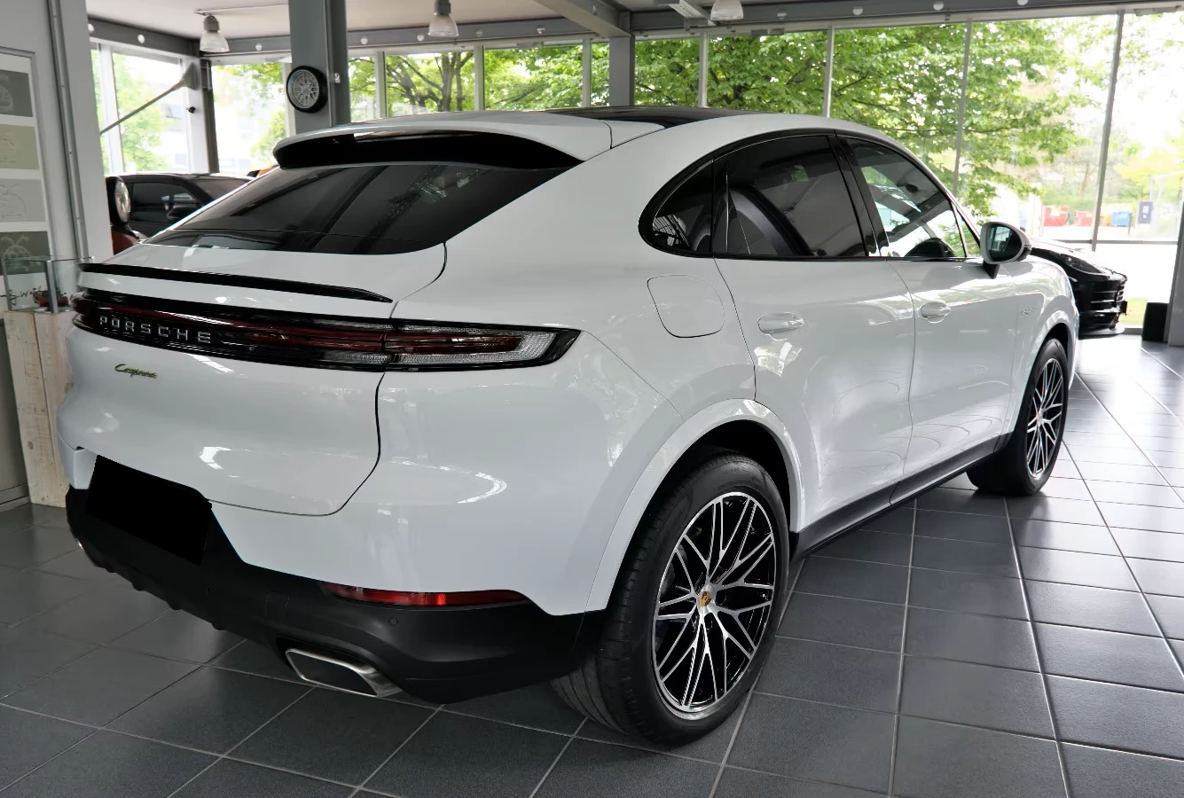 Porsche Cayenne Coupe E-Hybrid - изображение 2