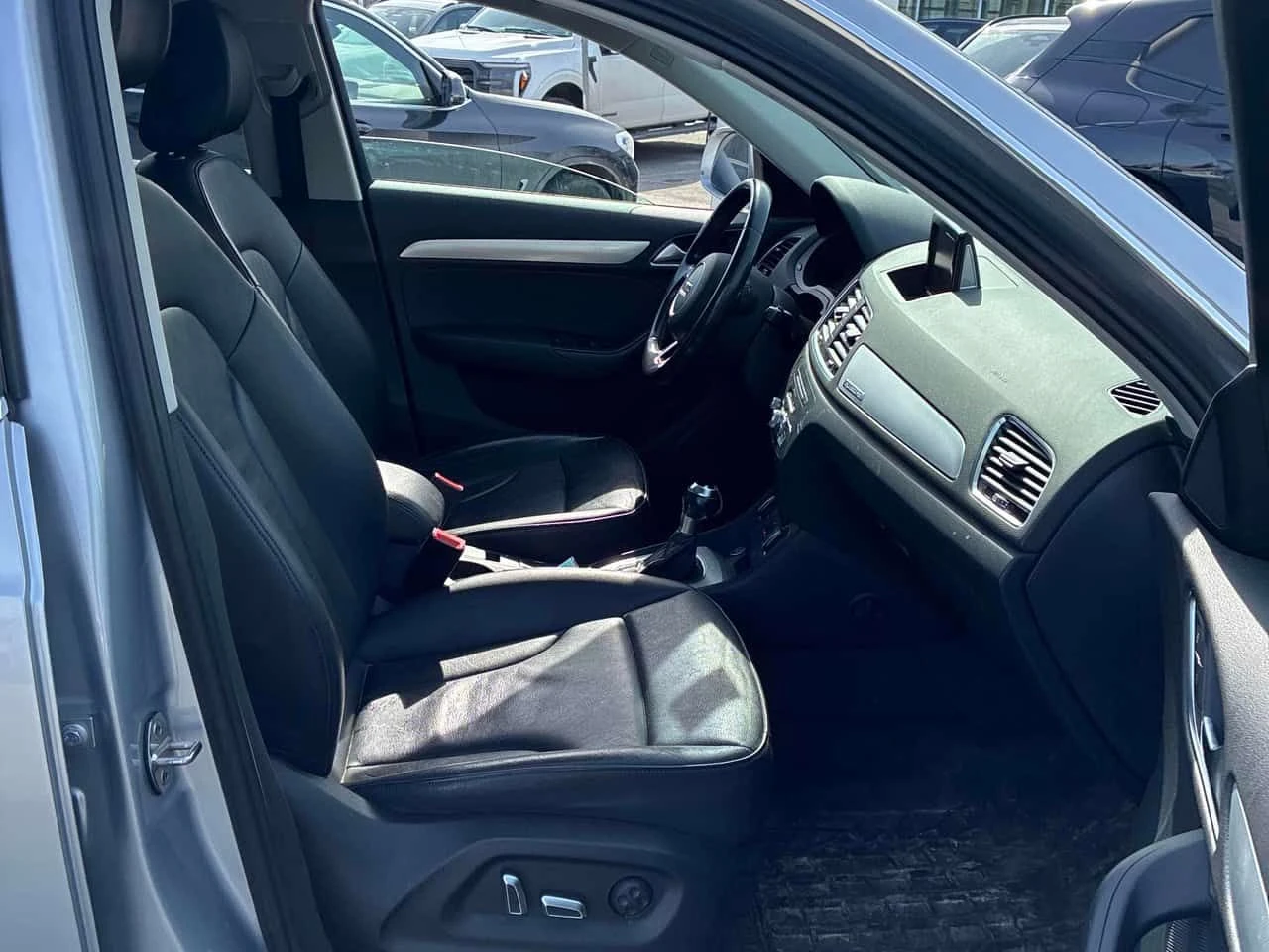 Audi Q3 * Progressiv * CARFAX * ЦЕНА ДО БГ, снимка 14 - Автомобили и джипове - 54000967