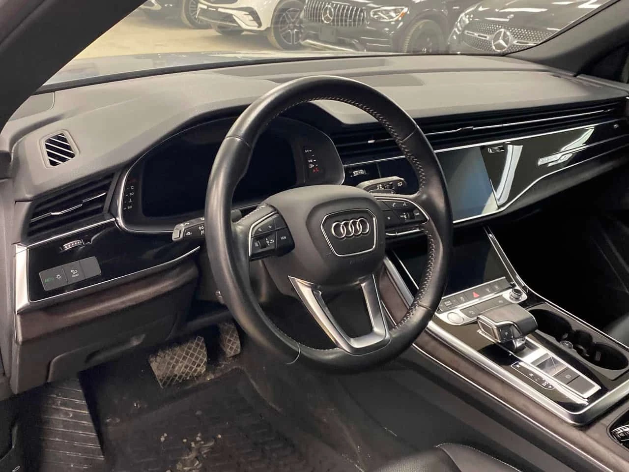 Audi Q8 * Progressiv * ОБДУХВАНЕ* ДИСТРОНИК * 360 * 2 KEYS, снимка 10 - Автомобили и джипове - 54117045