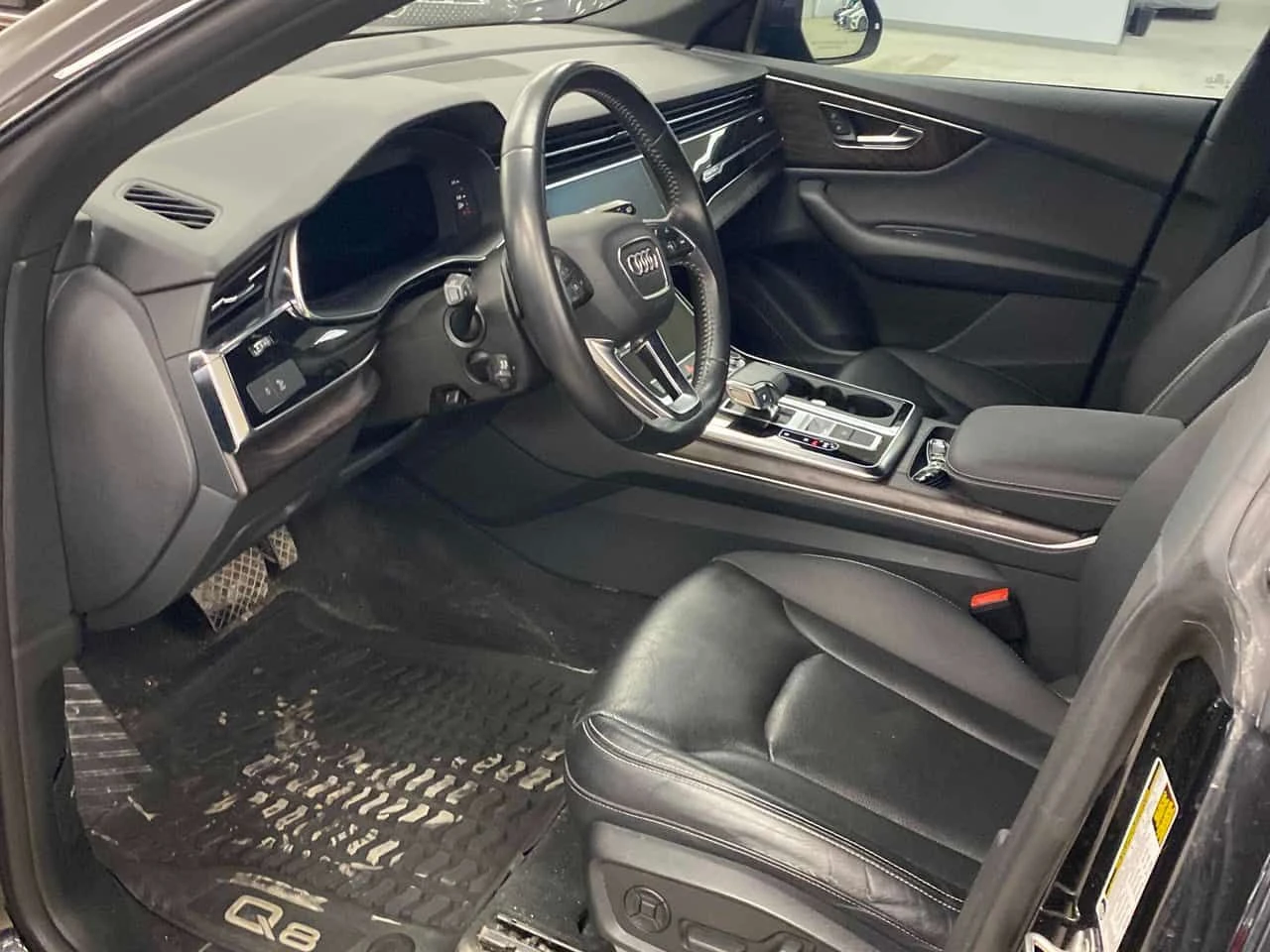 Audi Q8 * Progressiv * ОБДУХВАНЕ* ДИСТРОНИК * 360 * 2 KEYS, снимка 5 - Автомобили и джипове - 54117045