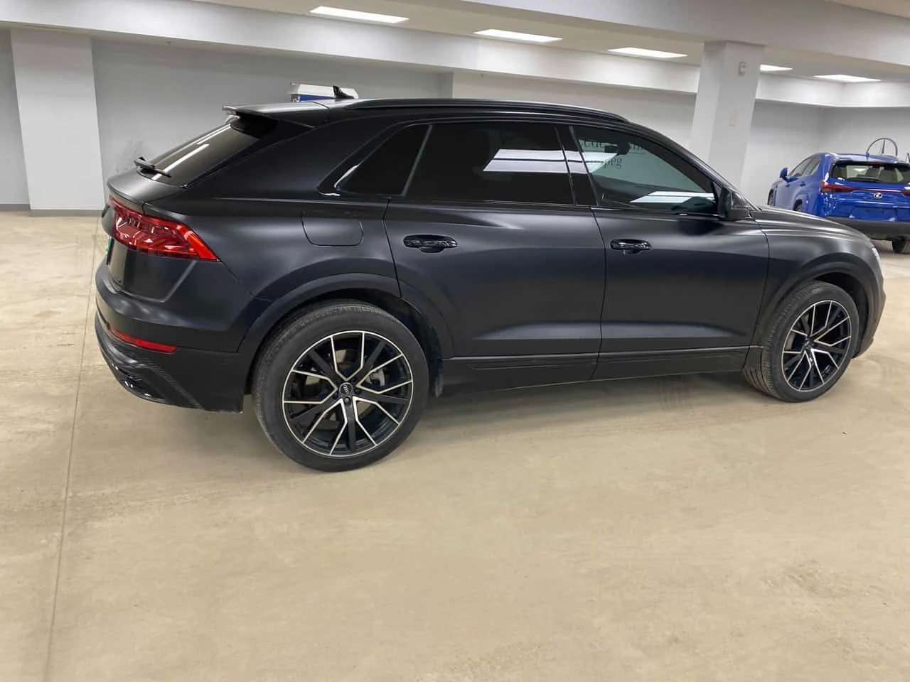 Audi Q8 * Progressiv * ОБДУХВАНЕ* ДИСТРОНИК * 360 * 2 KEYS, снимка 3 - Автомобили и джипове - 54117045