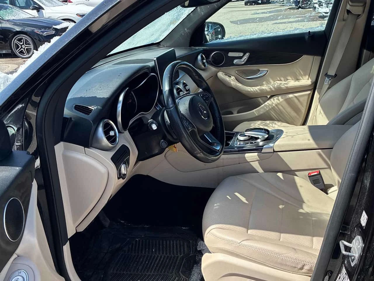 Mercedes-Benz GLC 300  * CARFAX * Подгрев * Панорама * , снимка 5 - Автомобили и джипове - 54128240