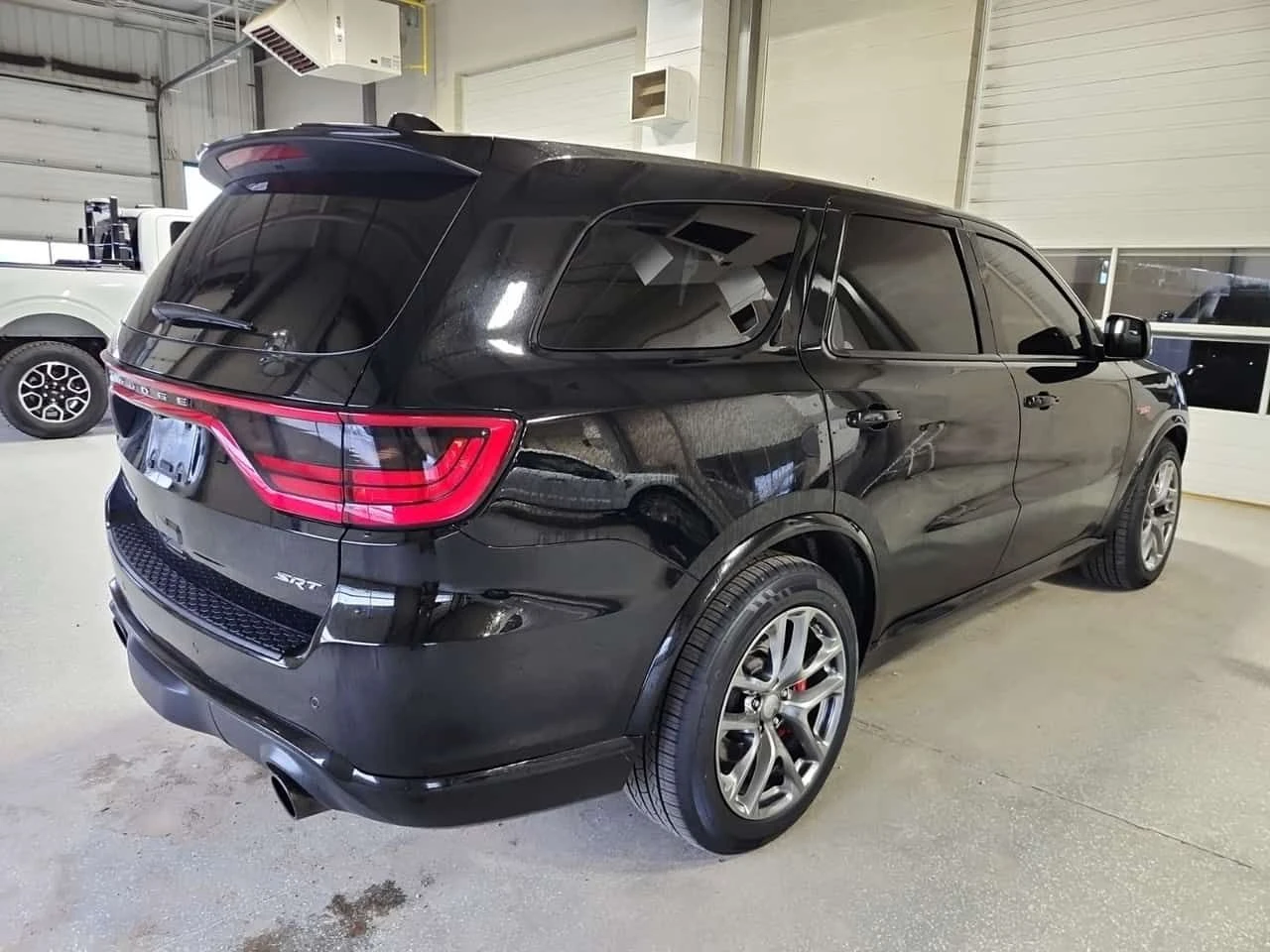 Dodge Durango SRT 392 | CARFAX | АВТОКРЕДИТ БЕЗ ПЪРВОНАЧАЛНА , снимка 3 - Автомобили и джипове - 55471525