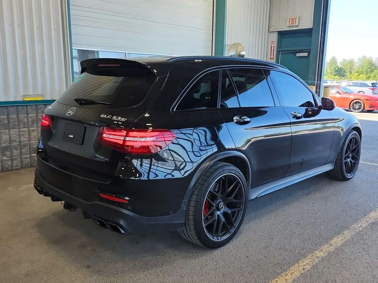 Mercedes-Benz GLC 63 AMG * S * CARFAX * BURMESTER * PANO , снимка 3 - Автомобили и джипове - 55614075