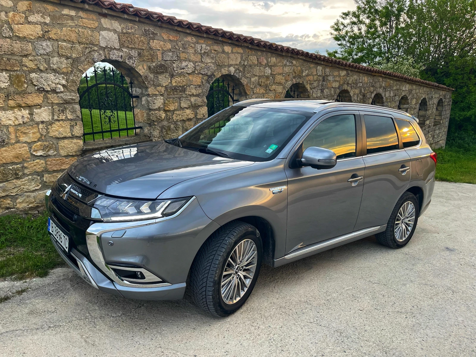 Mitsubishi Outlander 2.4 PHEV, снимка 2 - Автомобили и джипове - 55730220