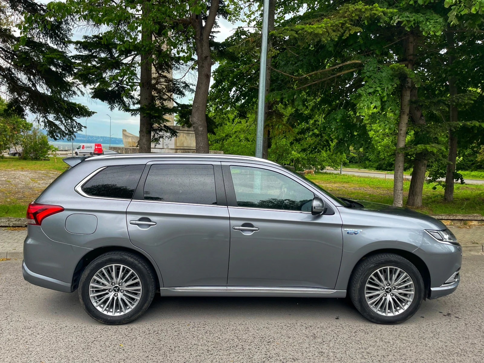 Mitsubishi Outlander 2.4 PHEV, снимка 6 - Автомобили и джипове - 55730220