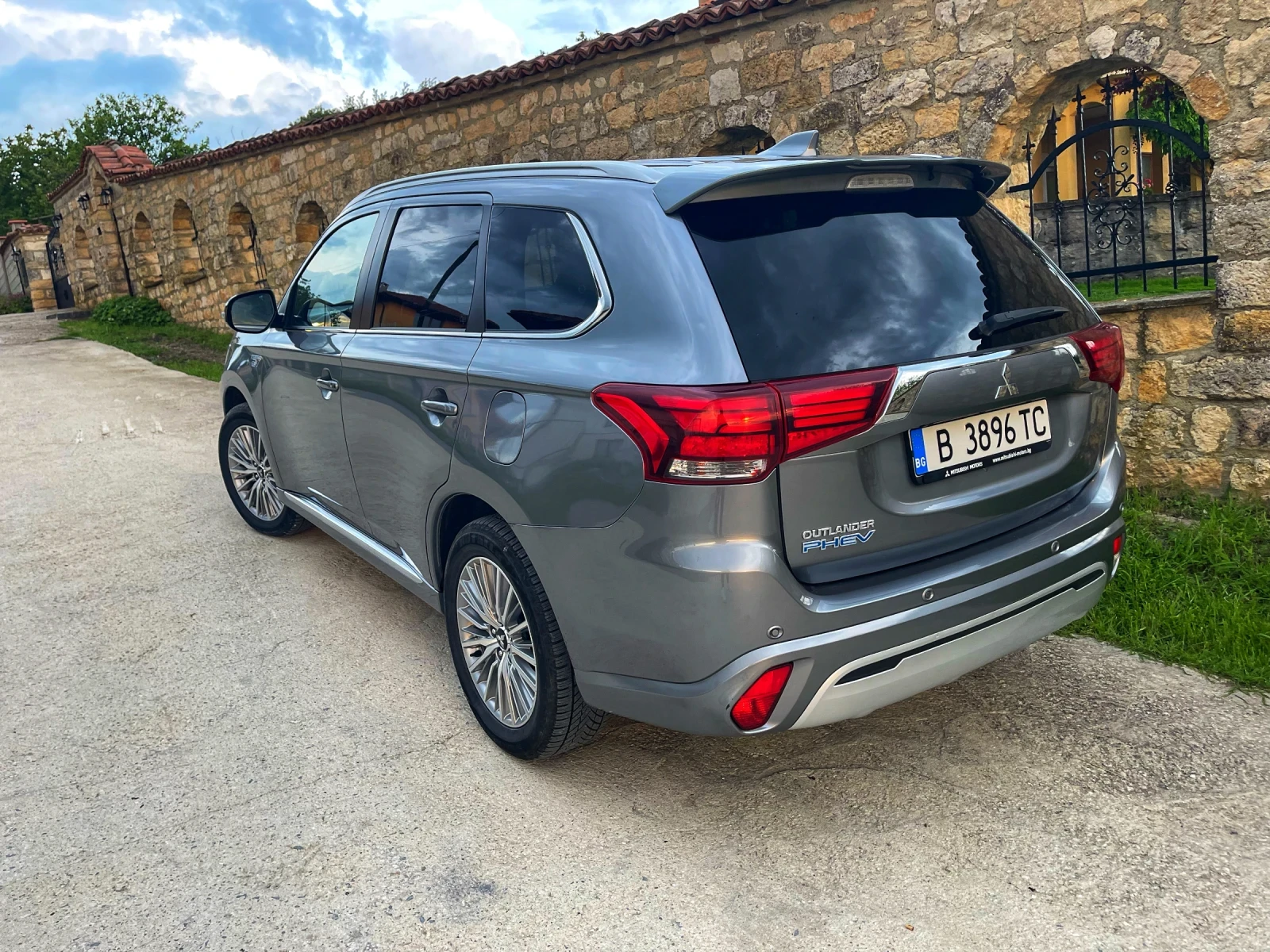 Mitsubishi Outlander 2.4 PHEV, снимка 4 - Автомобили и джипове - 55730220