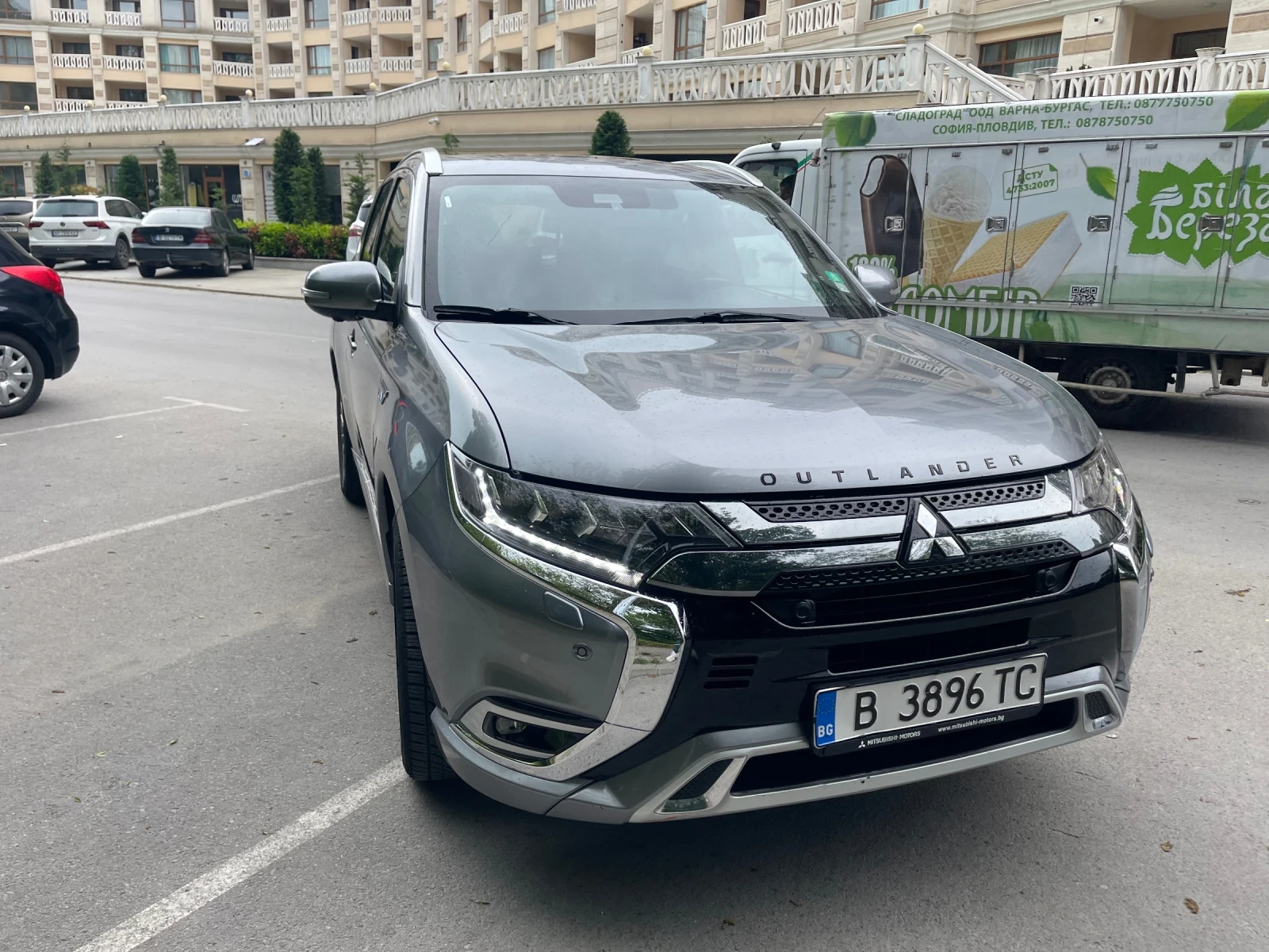 Mitsubishi Outlander 2.4 PHEV, снимка 5 - Автомобили и джипове - 55730220