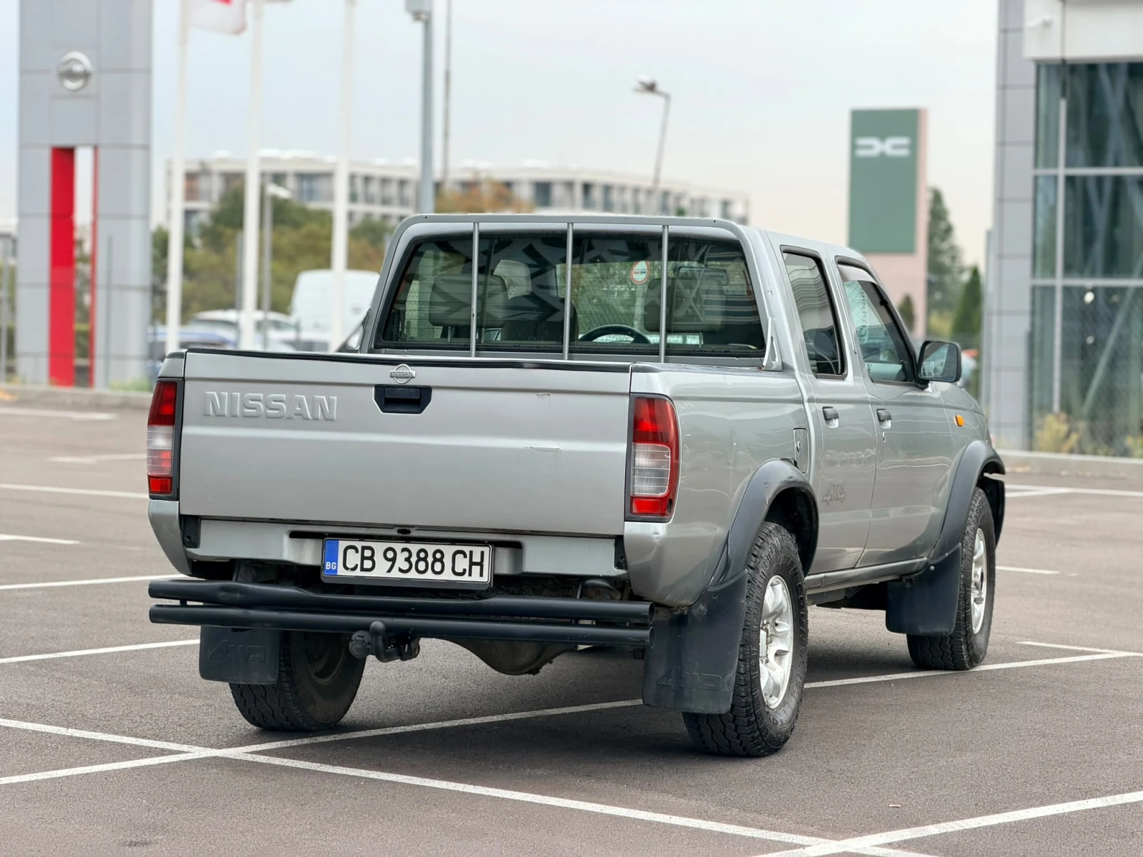 Nissan Navara 2.5TDI 4х4 без ръжда, снимка 4 - Автомобили и джипове - 56161141