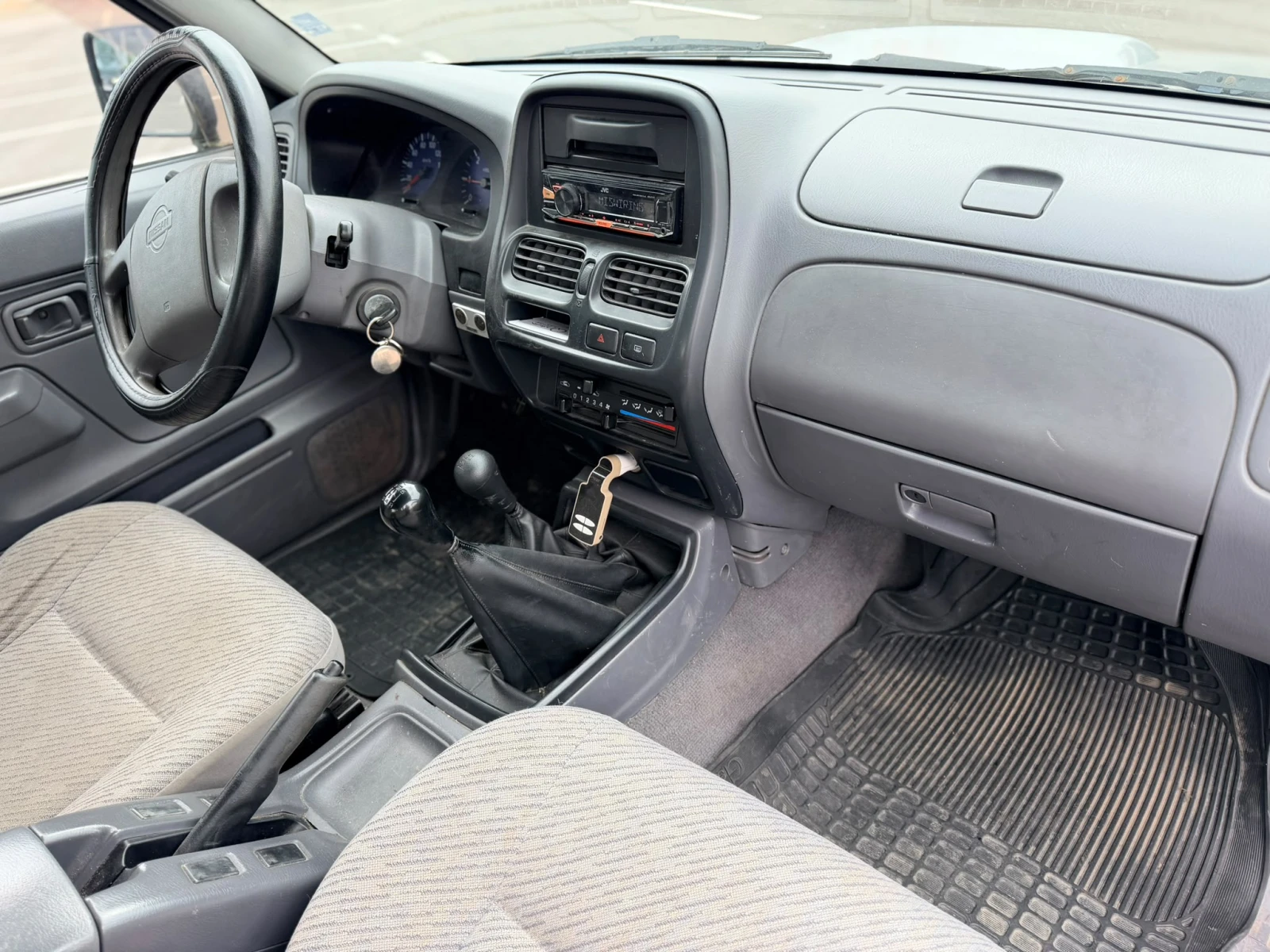 Nissan Navara 2.5TDI 4х4 без ръжда, снимка 8 - Автомобили и джипове - 56161141