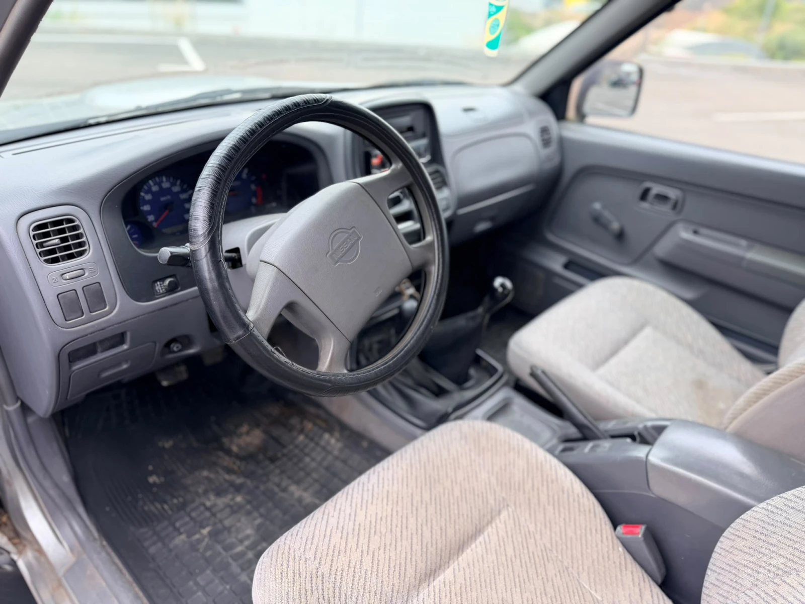 Nissan Navara 2.5TDI 4х4 без ръжда, снимка 9 - Автомобили и джипове - 56161141