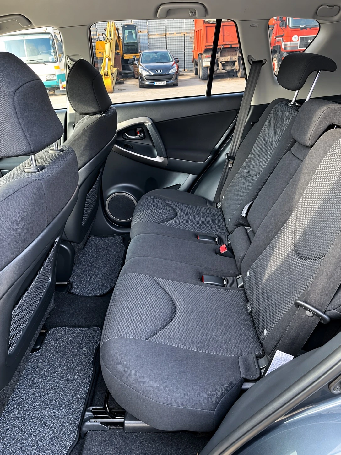 Toyota Rav4, снимка 13 - Автомобили и джипове - 56583355