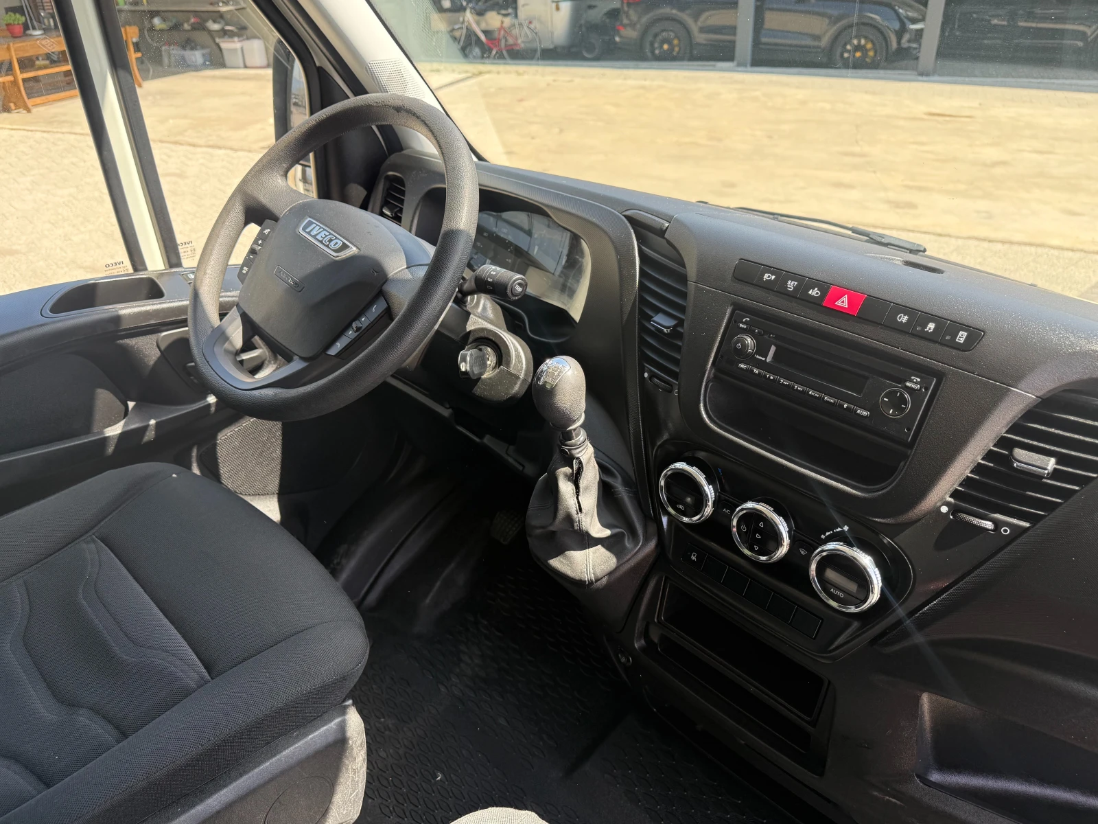 Iveco Daily 40C15 3.0HPI до 3.5т. Клима Падащ борд , снимка 12 - Бусове и автобуси - 54229516